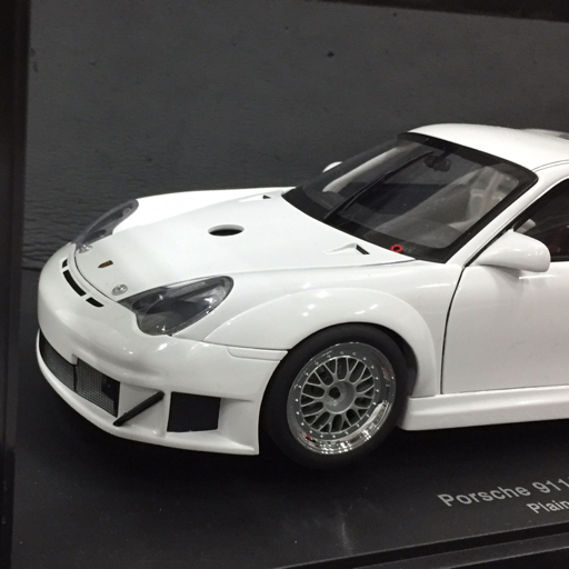 オートアート 1:18 PORSCHE GT3 RSR Plain Body Version レーシングカー 保存箱付き AUTOart
